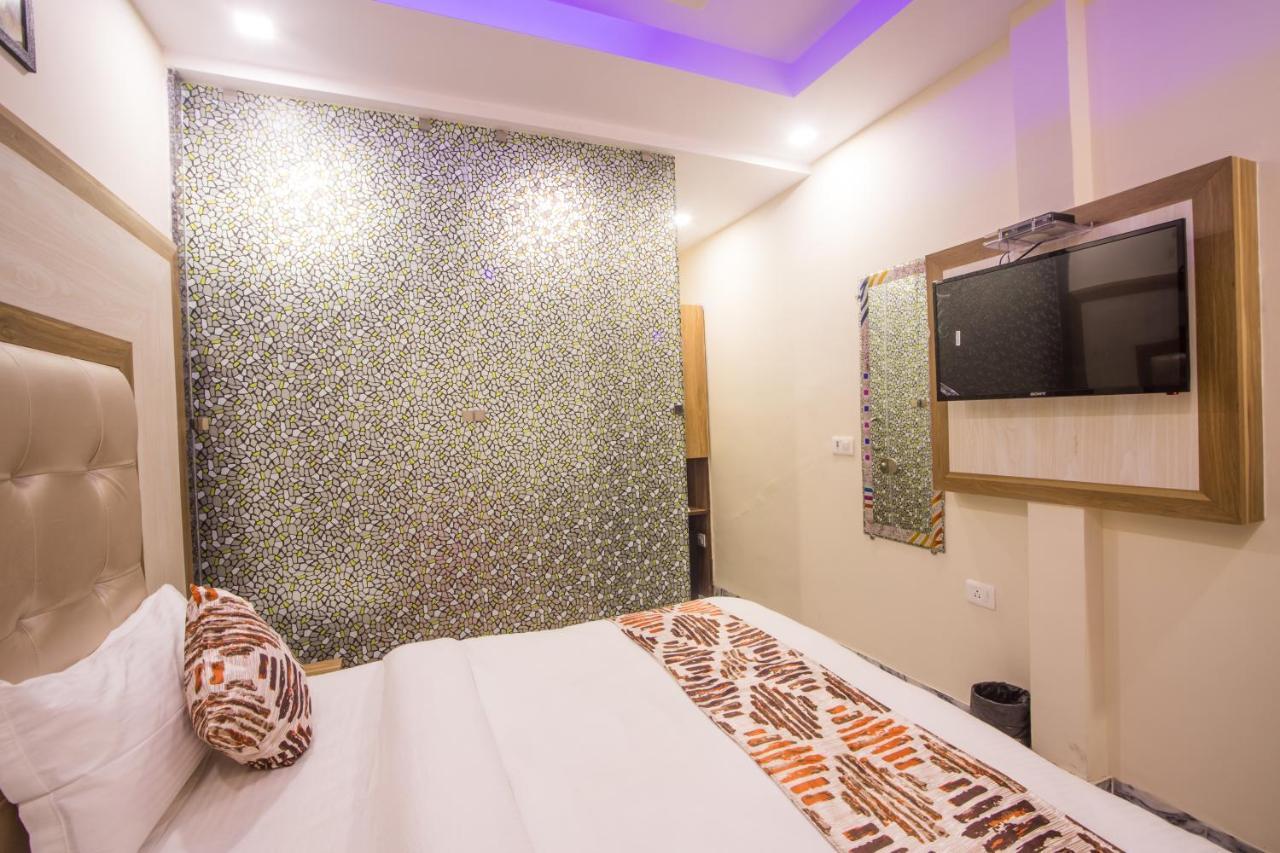 Hotel Harsha International Nuova Delhi Esterno foto