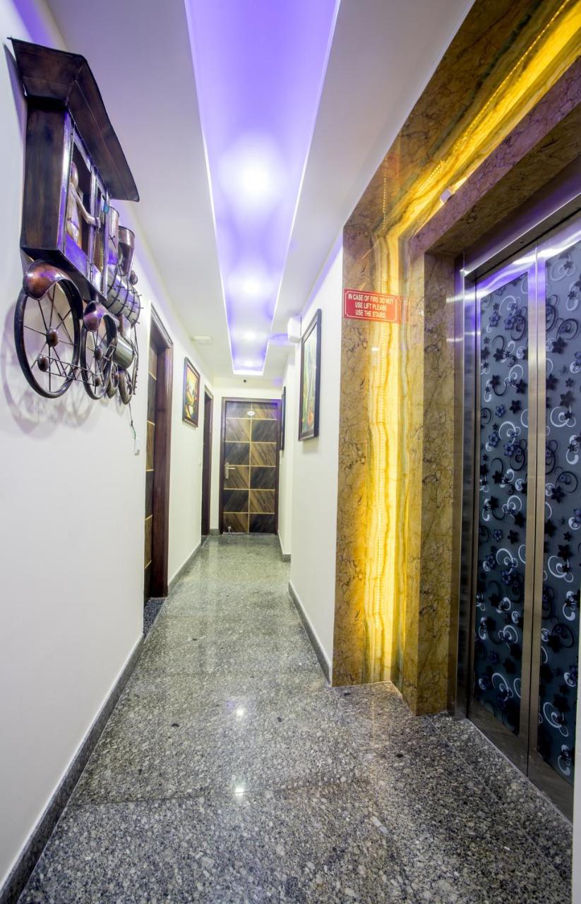 Hotel Harsha International Nuova Delhi Esterno foto