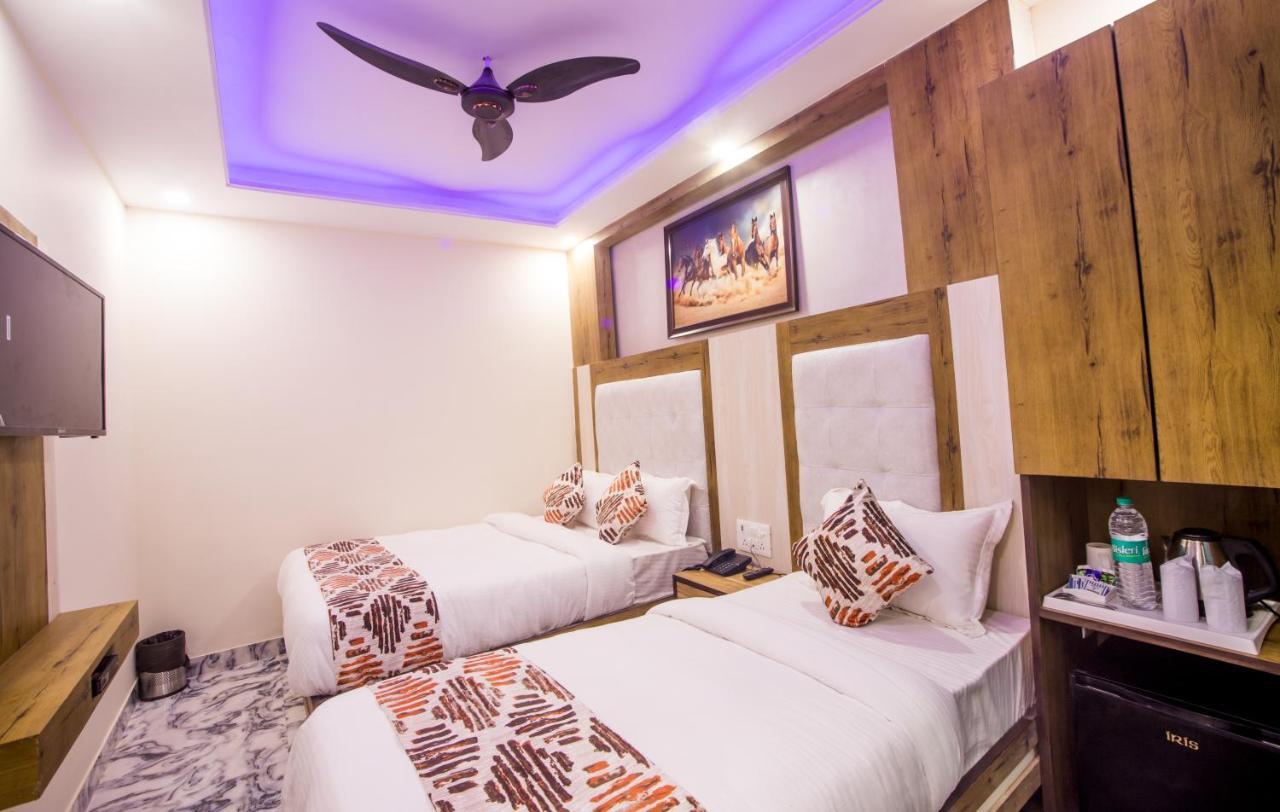 Hotel Harsha International Nuova Delhi Esterno foto