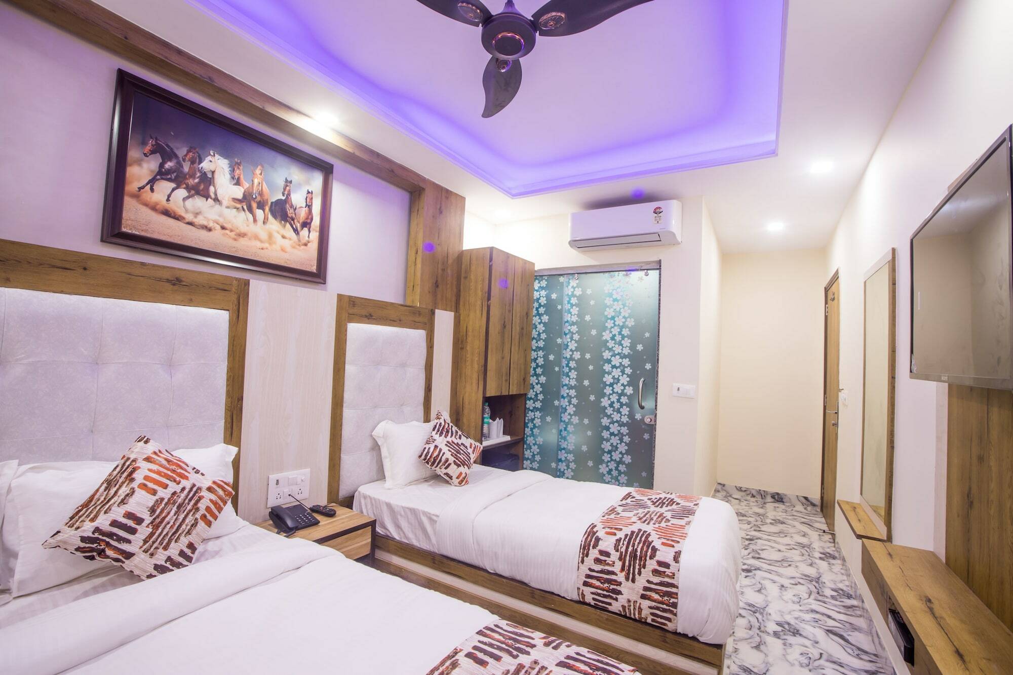 Hotel Harsha International Nuova Delhi Esterno foto