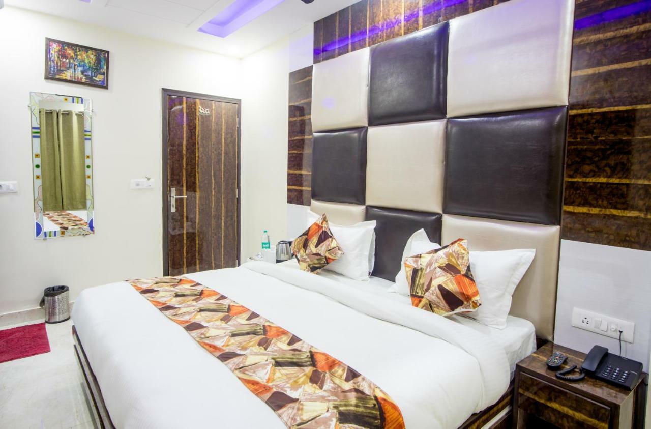 Hotel Harsha International Nuova Delhi Esterno foto
