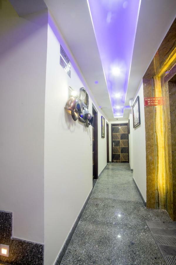 Hotel Harsha International Nuova Delhi Esterno foto